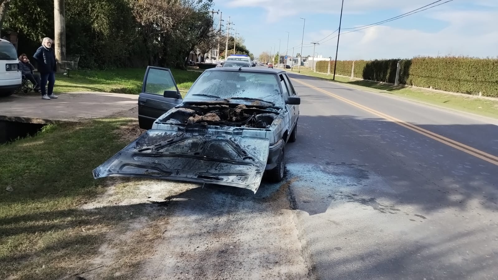 Funes: se incendió un auto sobre Avenida Illia 